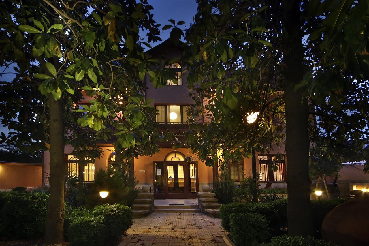 Anita House Hotel Perushtitsa Buitenkant foto